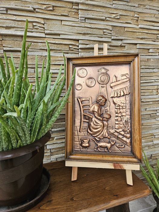 Дърворезби и медни пана