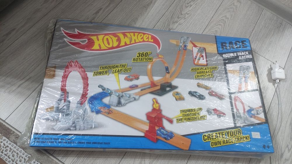 Hot Wheels трэк и машинки