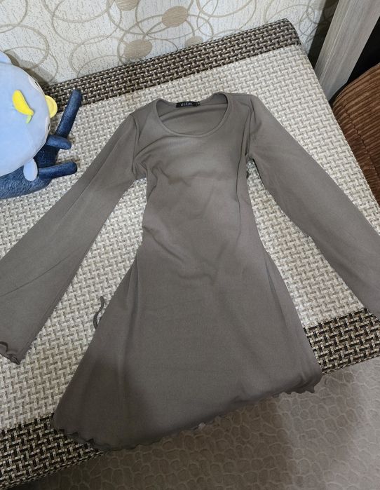 Платье трикотажное лапша на завязках сзади на талии, не ношенное, разм