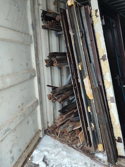 Продам железные уголки