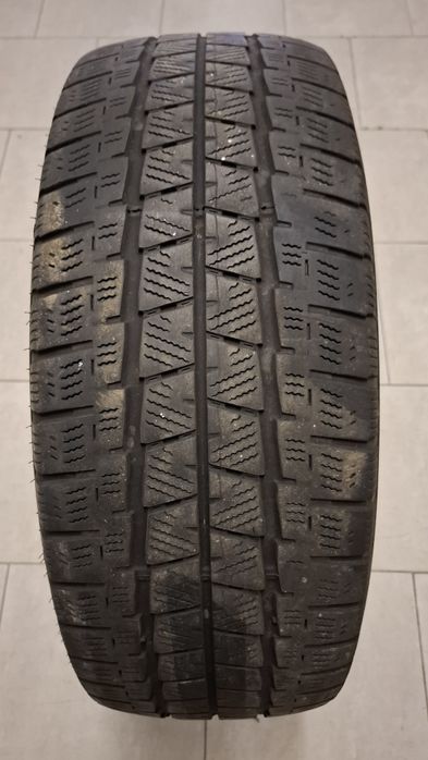 Зимна бусова гума Falken 235 65 16C