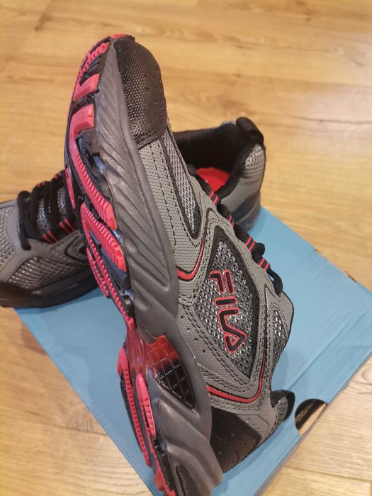 Чисто нови Маратонки