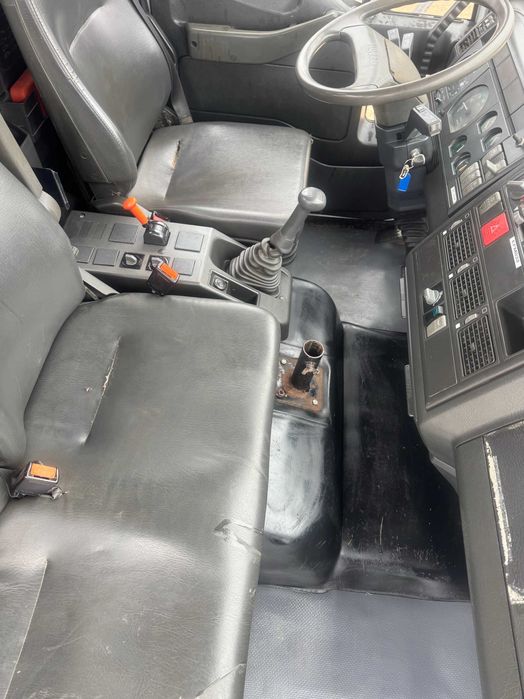 Basculanta Iveco 13T cu macara