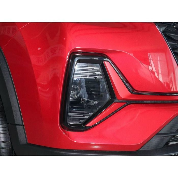 Стекла фар changan CS35 plus