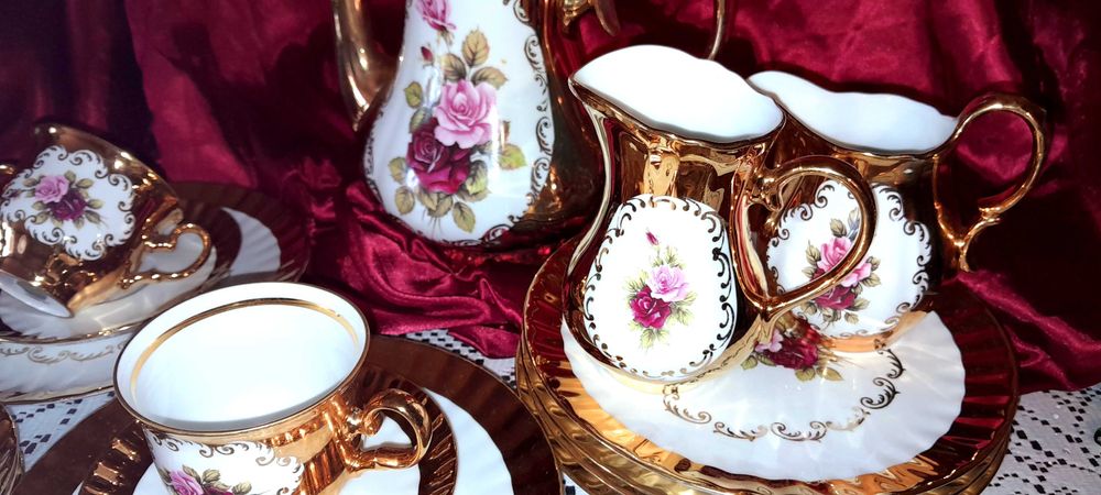 Баварски сервиз за чай с 24каратово златно покритие.