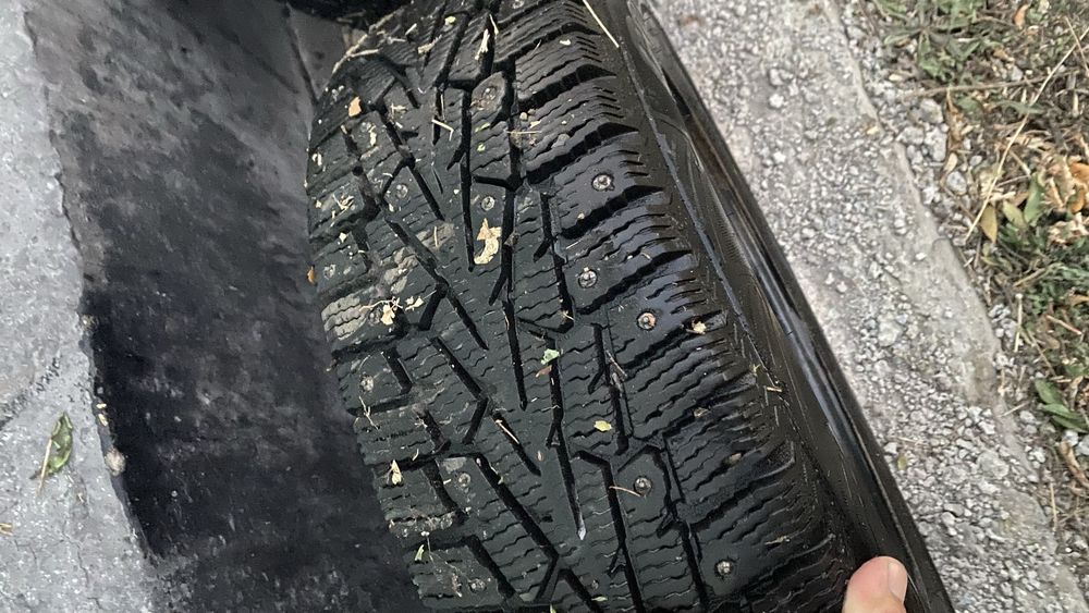 Продам комплекты зимней резины на 14