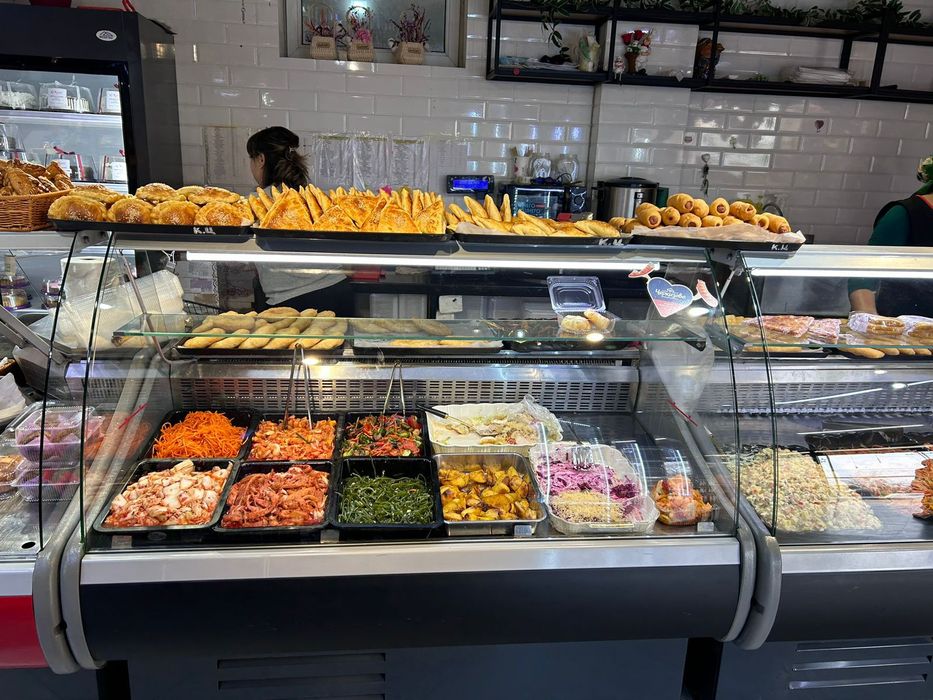 Продам витриный холодильник