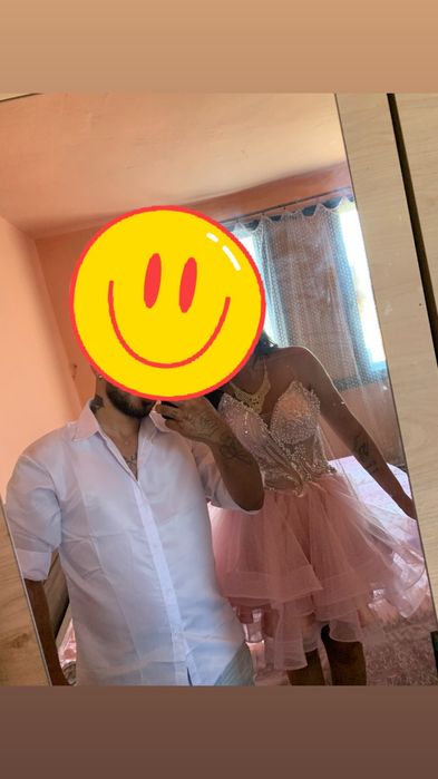 Продавам тази роклия