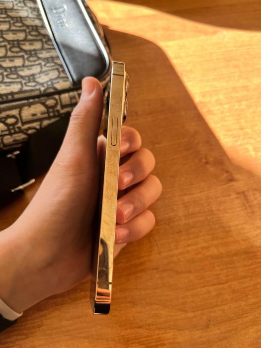 продам iPhone 13 pro