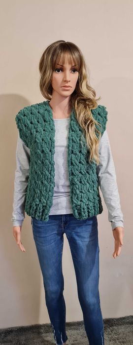 Ръчно плетени дамски елеци от Alize puffy