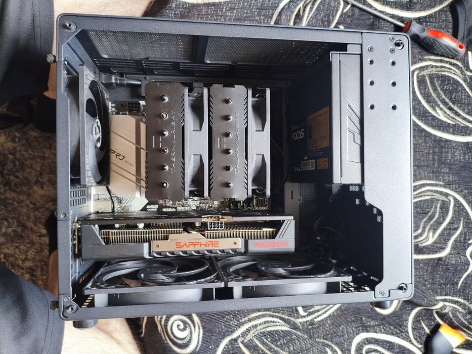 Компютър Rx 9060 xt с r7 5700x 1060 3Gb i5 8400