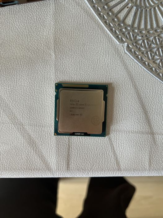 Xeon e3 1230v2.