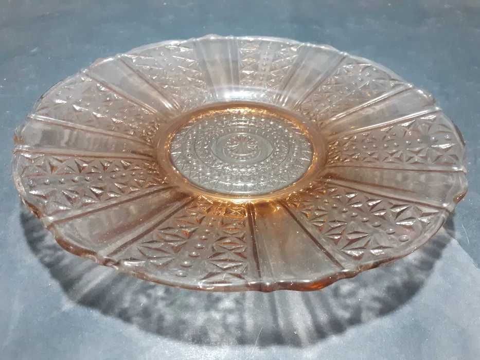 Две големи стъклени плата за ордьоври, сандвичи, сладкиши, торта.