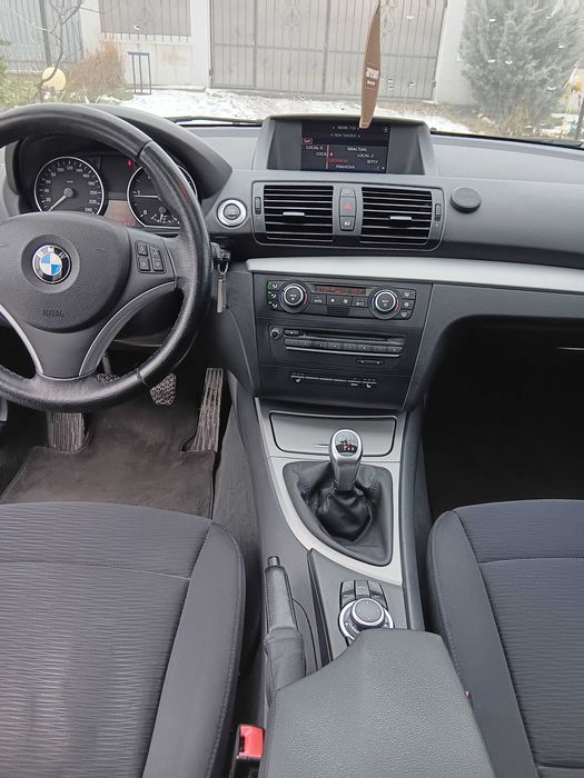 B M W  1 1 8 D.   .