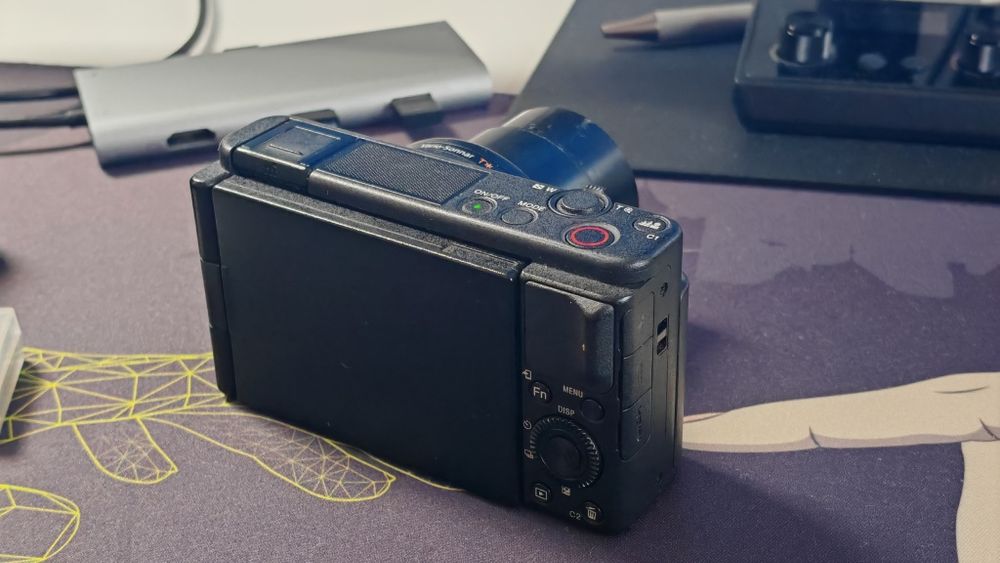 Sony ZV-1  best beginner 4k vlogging camera  3 baterii