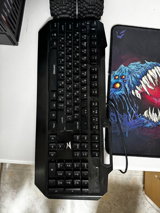 Клавиатура машка и коврик