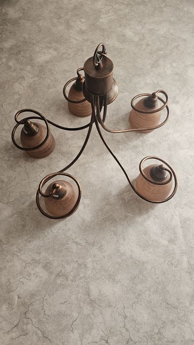 Продаётся люстра