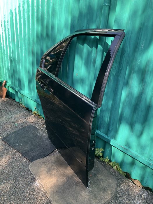 Задняя правая дверь на bmw e36