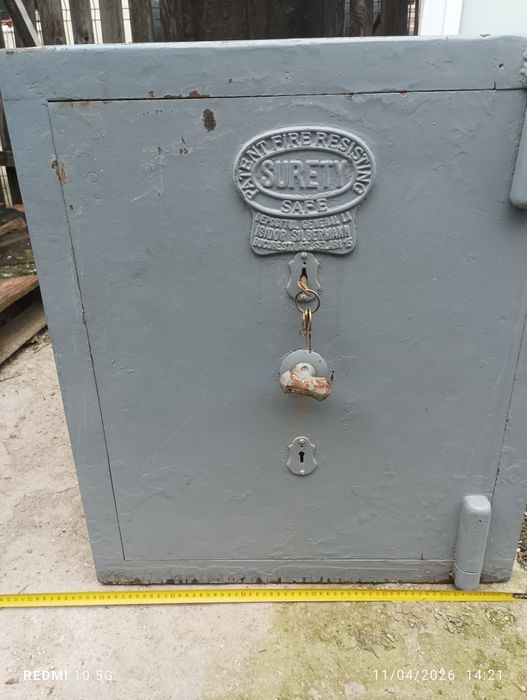 Vând seif mare. .