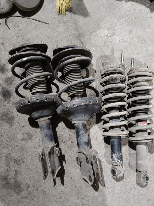 Продам амортизаторы subaru legasy