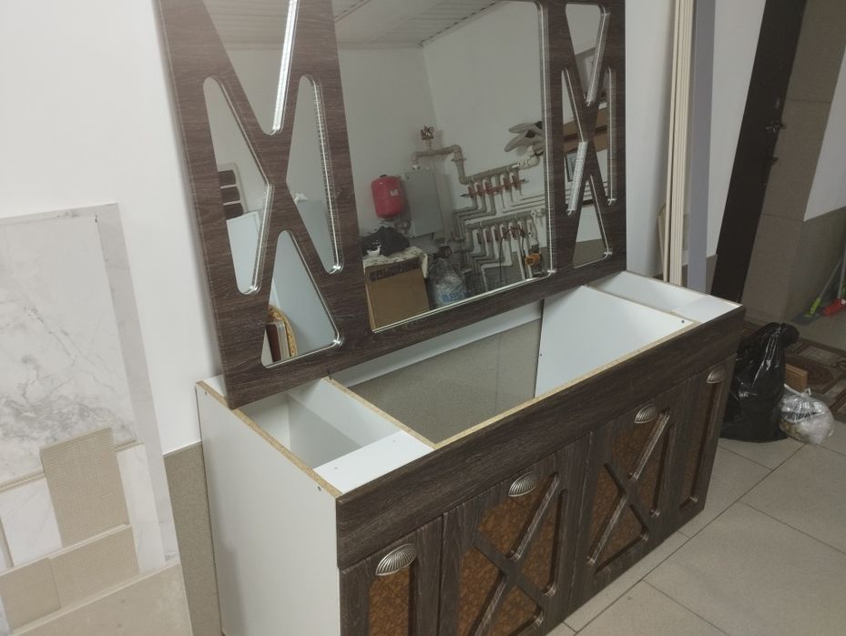 Тумбочка с зеркалом в ванную