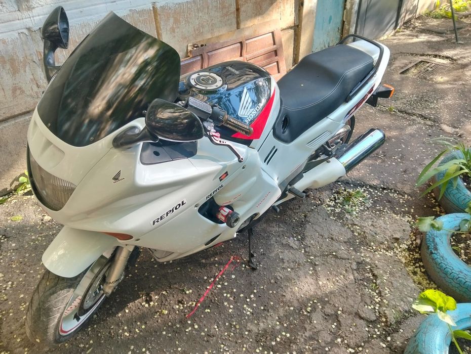 Продам мотоцикл Honda CBR 1000F