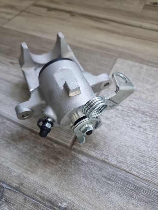 Etrier frana NOU spate stanga/dreapta Golf 4 Bora A3 8l Octavia 2 Leon