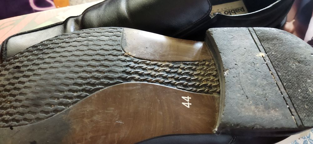 Vând pantofi piele naturala 44