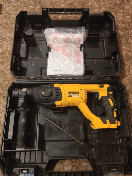 Перфоратор Dewalt DCH133 безчетков