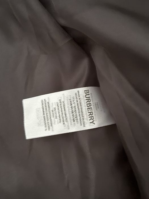Geaca iarna Burberry, noua cu eticheta,marimea S. Pentru a comanda mesaj in privat.