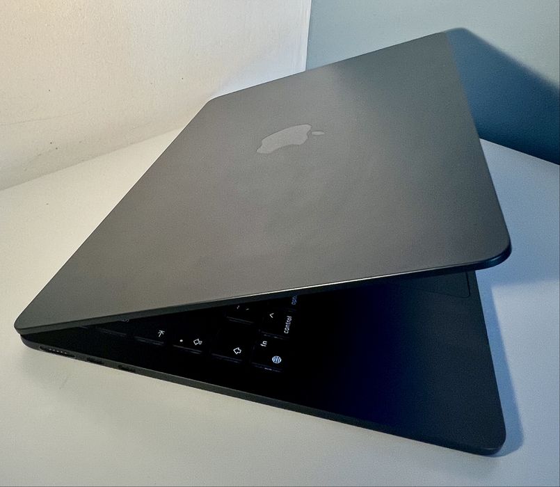 Apple MacBook Air M2 13” Midnight | 8GB RAM | 512GB SSD | 93