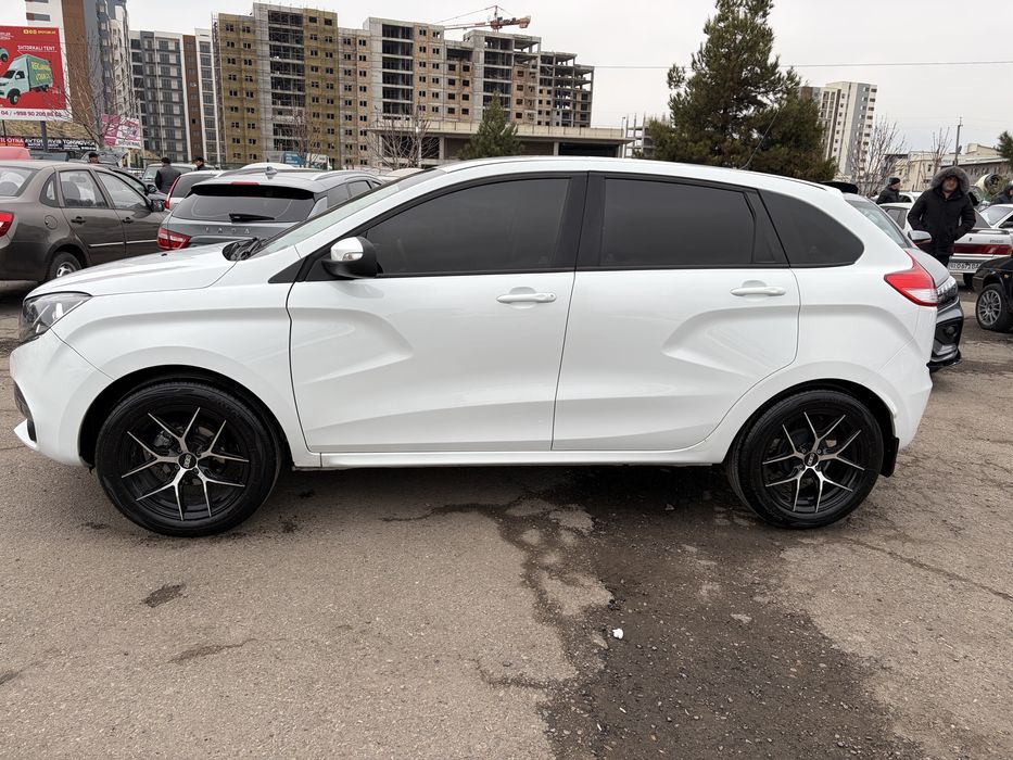 продам Лада xray 2017 года 88000 тыс пробег.