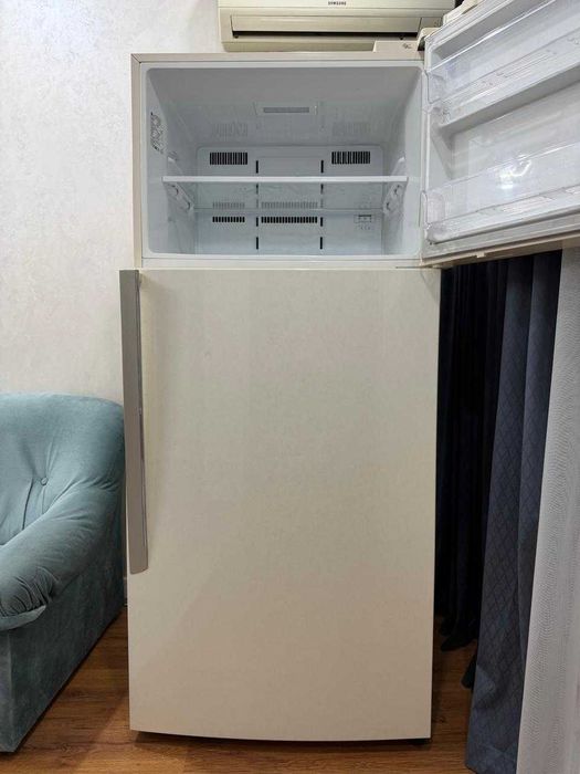 Холодильник LG с морозильной камерой