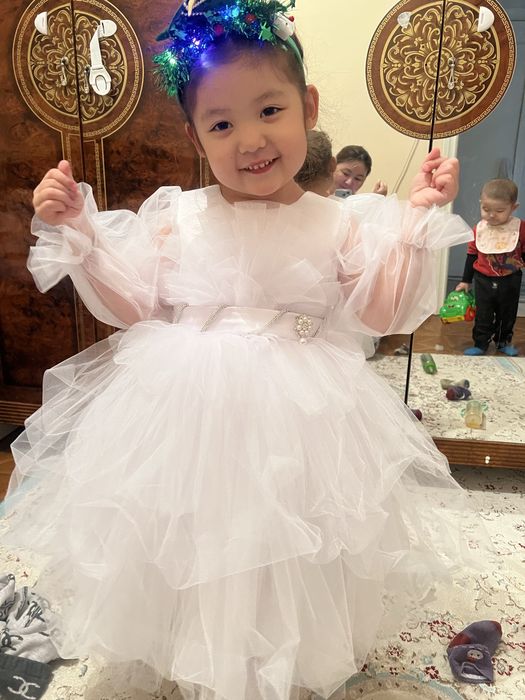 Продам платья белая