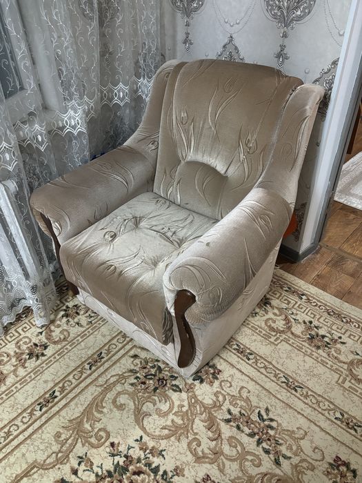 Продам диван  б.у