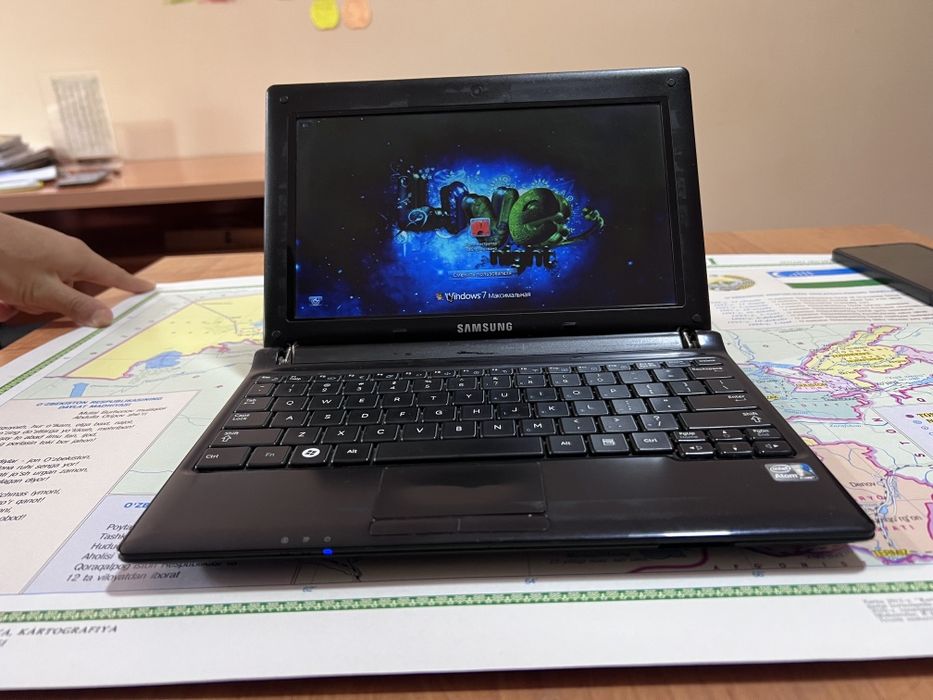 Netbuk sotiladi Samsung