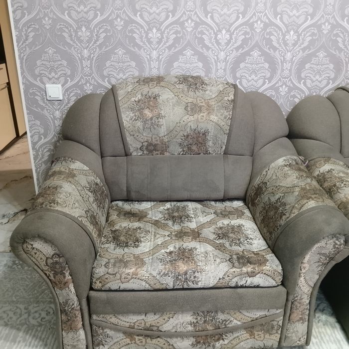Продам диван угловой с креслом