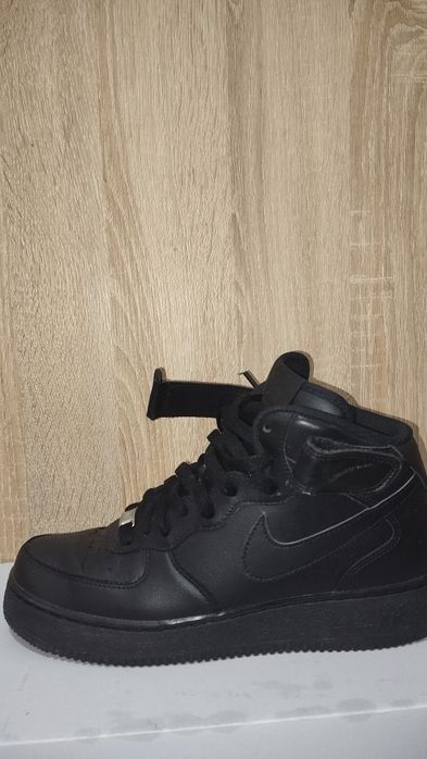 Vând Air force 1 mid black.