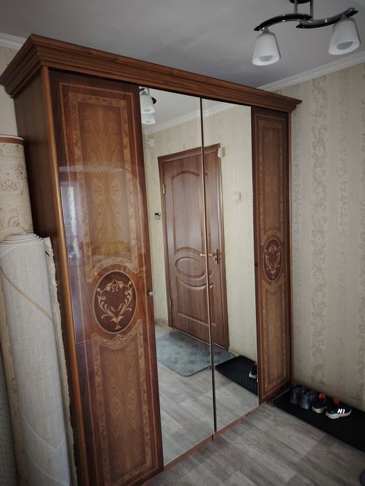 Продам шкаф прихожую.