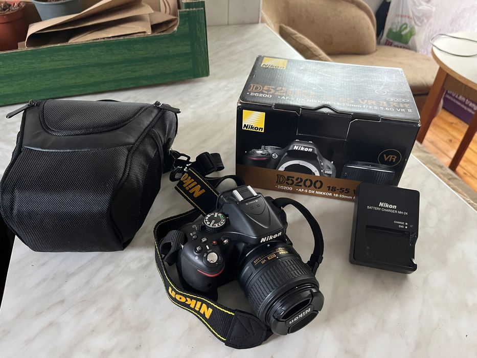 Nikon D5200 + обектив 18-55mm