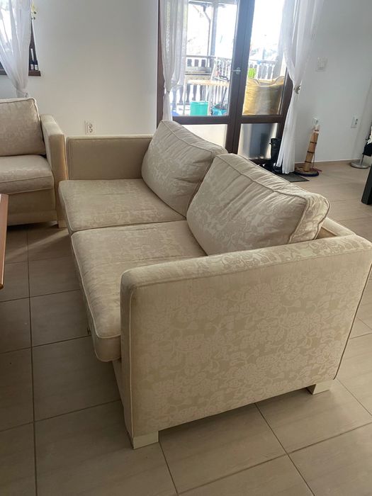 Canapele de vânzare