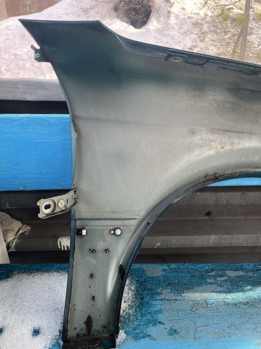 Продаю крыло на ауди 80