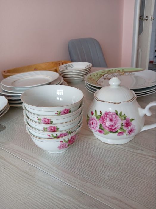 Продам фарфоровые чайники