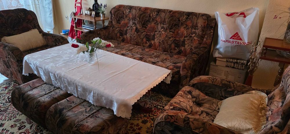 Холна гарнитура, масичка и портманто