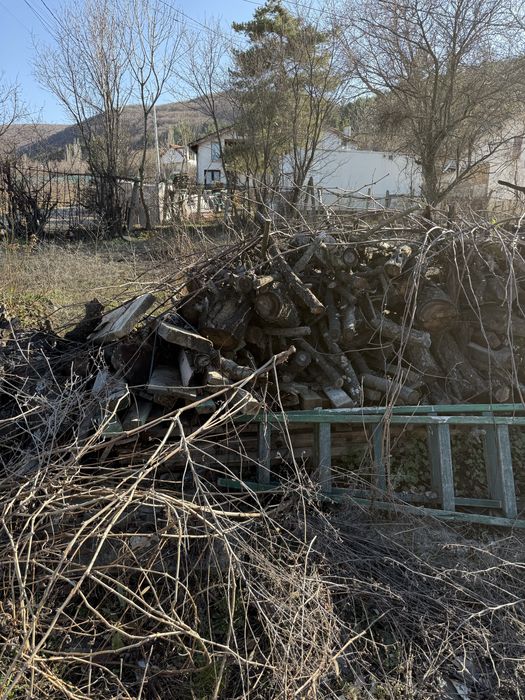 Дърва и клони за огрев 6-8 м2