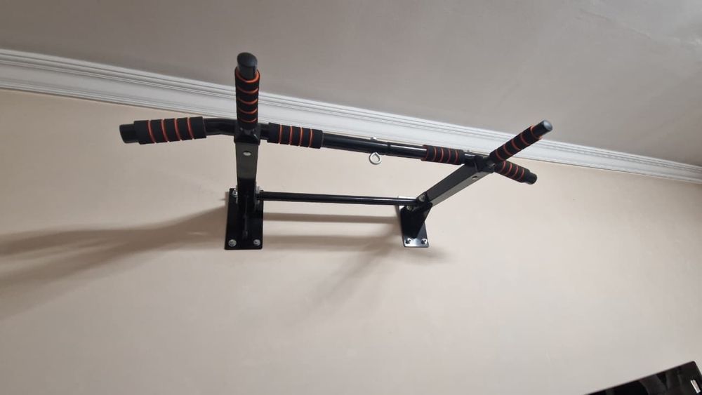 Турник настенный