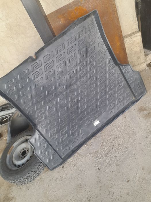 Полик для багажник. Шеврале кобольт.