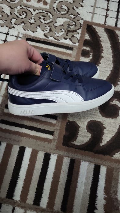 Продам синие кожаные кеды.