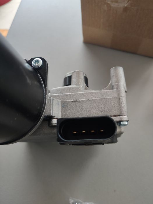 Ново с гаранция , моторче за чистачки Audi Q7 4L (2005-2015)