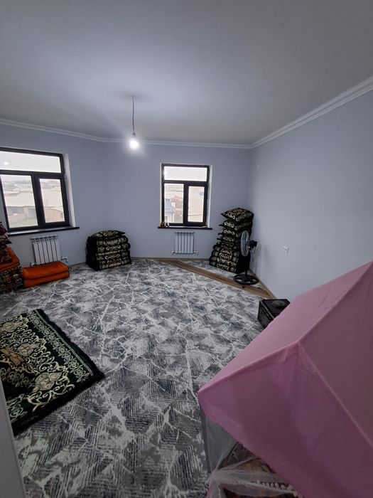 2 xonali uy ijaraga beriladi. Shakar qishloq masjid va 42 maktab oldi